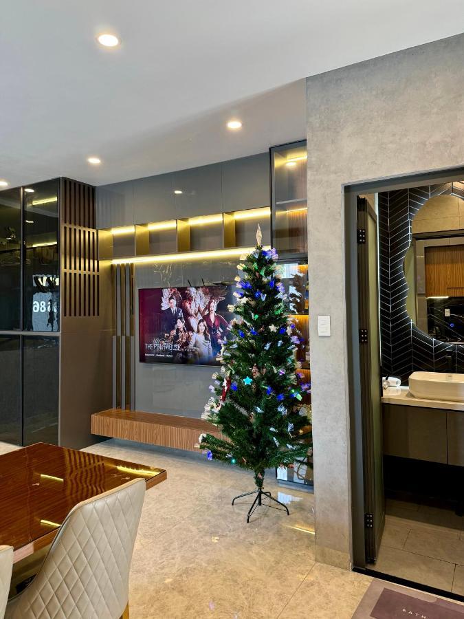 Khanh Nguyen Luxury, Fully Furnished With Street View * Ho Chi Minh City